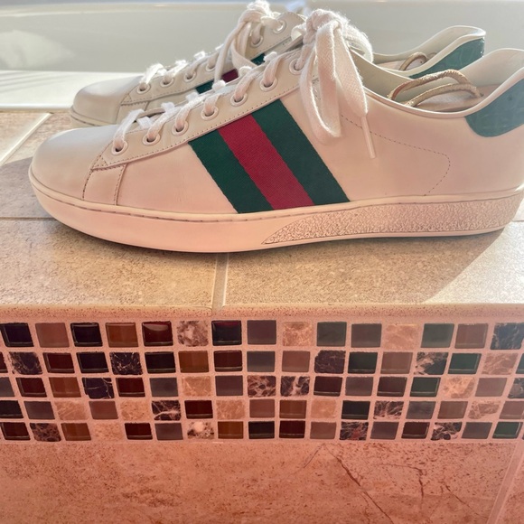 Perfect condition. Gucci 7 so US 7.5. I’m a US 8. Runs big. Fit me fine. - Picture 5 of 7